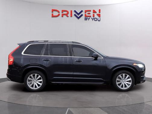 2016 Volvo XC90 T6 Momentum
