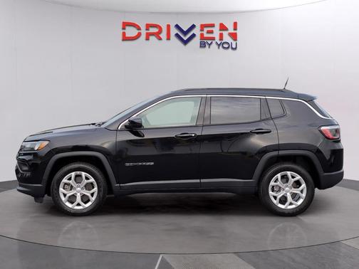 Diamond Black 2024 Jeep Compass Latitude