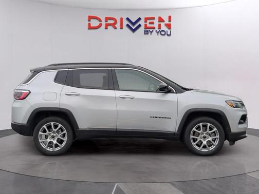 Silver Zynith 2025 Jeep Compass Limited