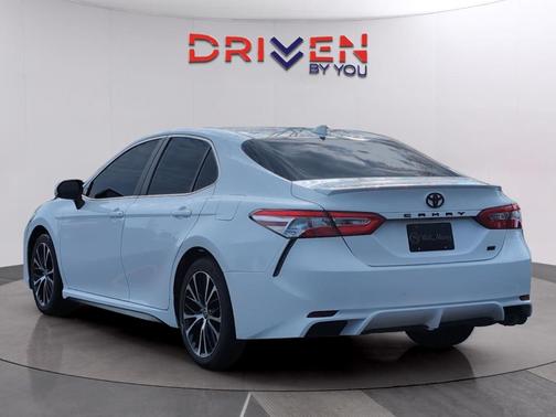 2020 Toyota Camry SE