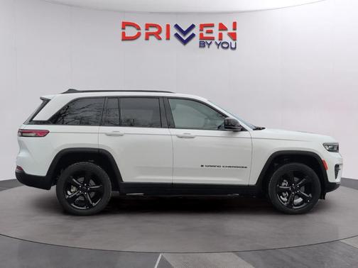 2024 Jeep Grand Cherokee Laredo