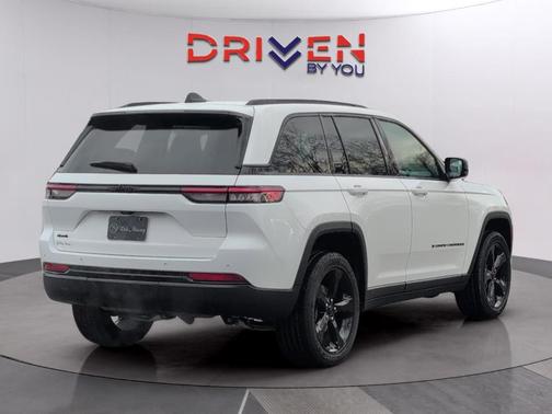 2024 Jeep Grand Cherokee Laredo