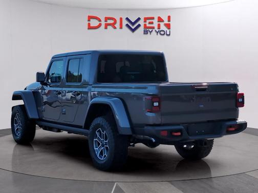 Granite Crystal Clearcoat Metallic 2026 Jeep Gladiator Mojave