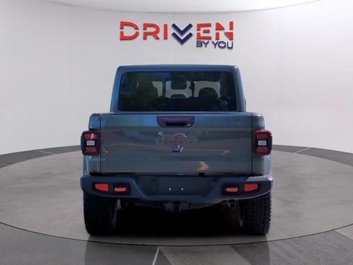 Granite Crystal Clearcoat Metallic 2026 Jeep Gladiator Mojave