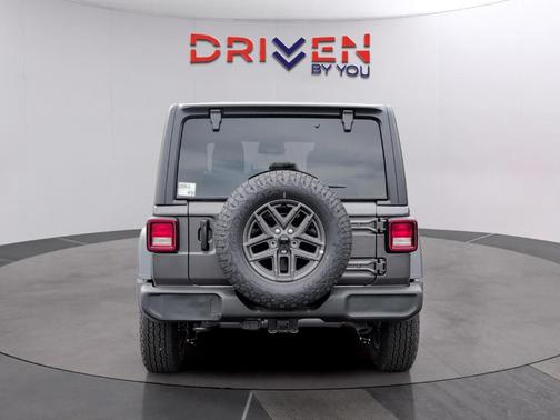 Granite Crystal Clearcoat Metallic 2026 Jeep Wrangler Sport