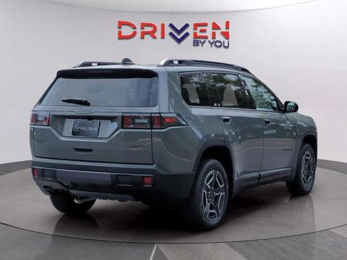 Sting Gray Clearcoat 2026 Jeep Cherokee LAREDO/LIMITED