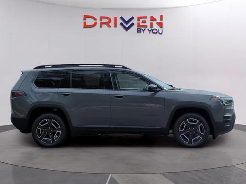 Sting Gray Clearcoat 2026 Jeep Cherokee LAREDO/LIMITED