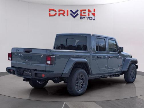 2026 Jeep Gladiator Sport