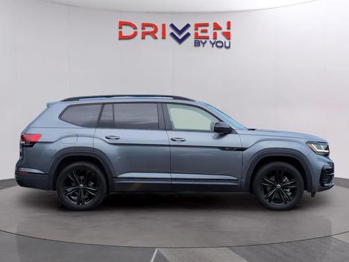 Platinum Gray Metallic 2023 Volkswagen Atlas 3.6 V6 SEL R-Line Black