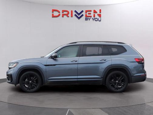 Platinum Gray Metallic 2023 Volkswagen Atlas 3.6 V6 SEL R-Line Black