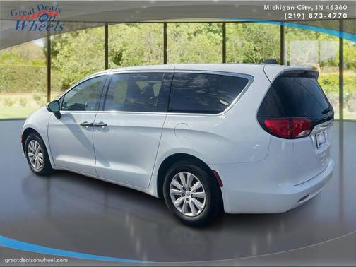 2021 Chrysler Voyager L