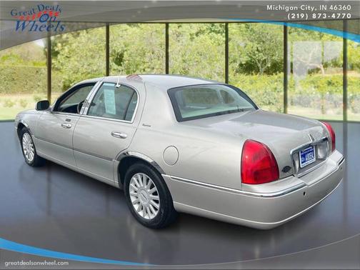 2005 Lincoln Town Car Signature