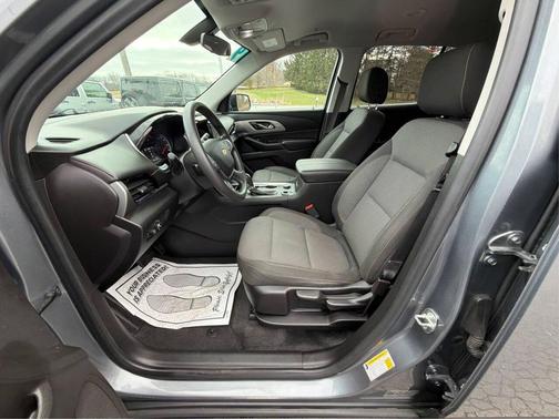 Satin Steel Metallic 2019 Chevrolet Traverse LS