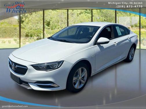 Summit White 2018 Buick Regal Sportback Preferred
