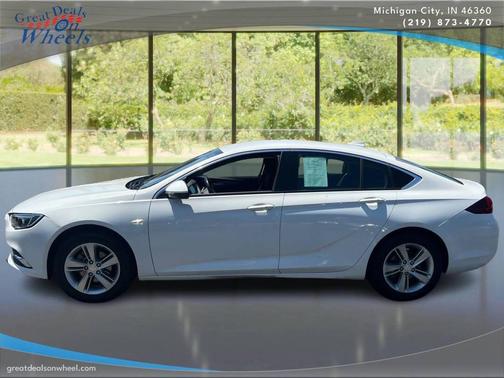Summit White 2018 Buick Regal Sportback Preferred