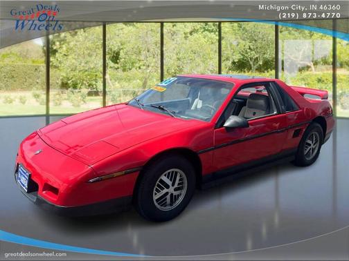 RED 1986 Pontiac Fiero SE 2dr Coupe