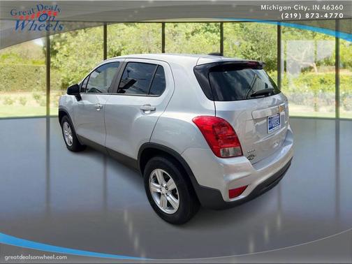Silver Ice Metallic 2018 Chevrolet Trax LS