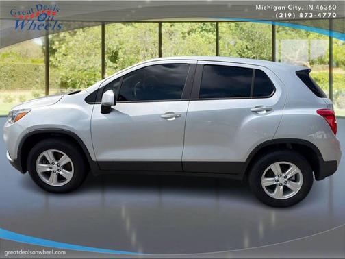 Silver Ice Metallic 2018 Chevrolet Trax LS
