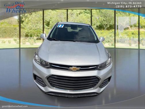 Silver Ice Metallic 2018 Chevrolet Trax LS