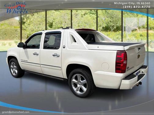 White Diamond Tricoat 2013 Chevrolet Avalanche LTZ