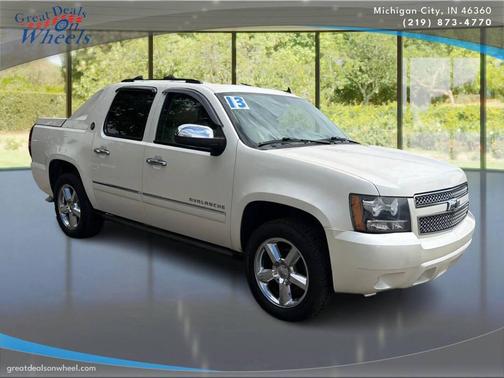 White Diamond Tricoat 2013 Chevrolet Avalanche LTZ