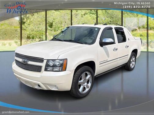 White Diamond Tricoat 2013 Chevrolet Avalanche LTZ