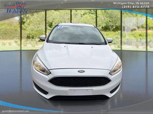 Oxford White 2016 Ford Focus SE
