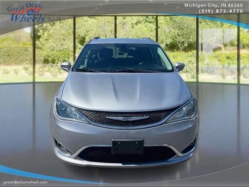 Billet Silver Metallic Clearcoat 2020 Chrysler Pacifica Touring L