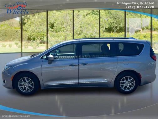 Billet Silver Metallic Clearcoat 2020 Chrysler Pacifica Touring L