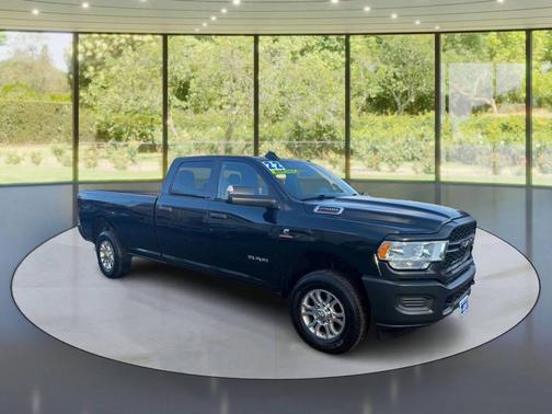 2022 RAM 2500 Tradesman Crew Cab 4x4 8' Box