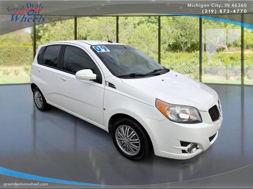 2009 Pontiac G3 Base 4dr Hatchback