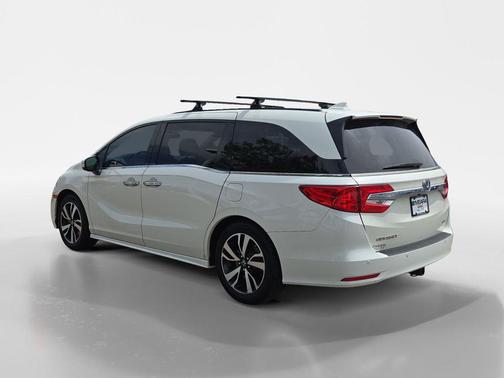 White Diamond Pearl 2019 Honda Odyssey Elite