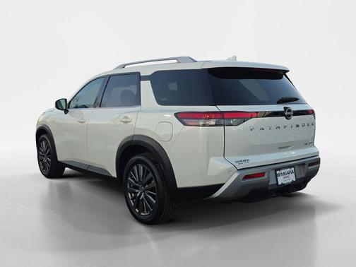 2024 Nissan Pathfinder SL 4WD