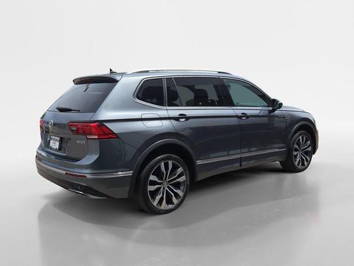 Platinum Gray Metallic 2021 Volkswagen Tiguan 2.0T SEL R-Line 4MOTION