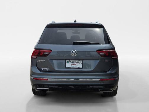 Platinum Gray Metallic 2021 Volkswagen Tiguan 2.0T SEL R-Line 4MOTION