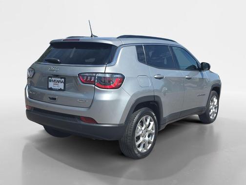 Billet Silver Metallic Clearcoat 2022 Jeep Compass Latitude Lux