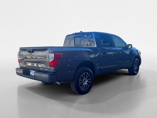 2023 Nissan Titan SV