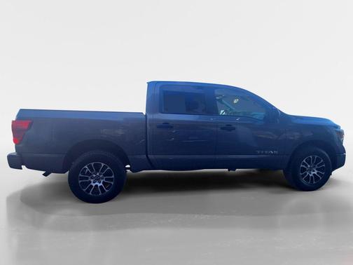 2023 Nissan Titan SV