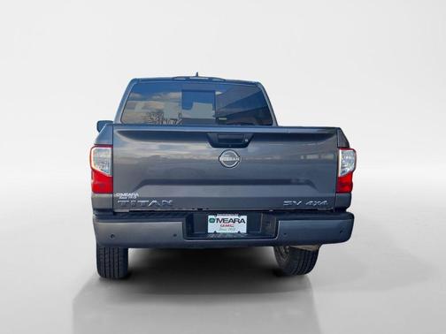 2023 Nissan Titan SV