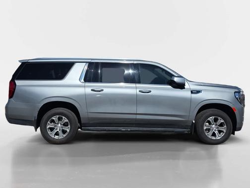 Sterling Metallic 2023 GMC Yukon XL SLE