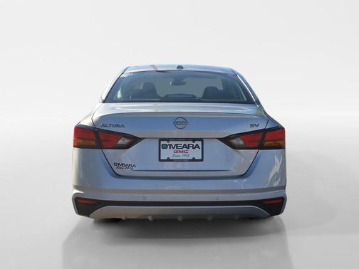 Brilliant Silver Metallic 2023 Nissan Altima 2.5 SV