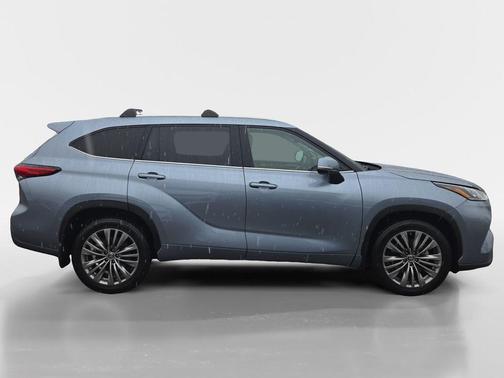 Moon Dust 2020 Toyota Highlander Platinum