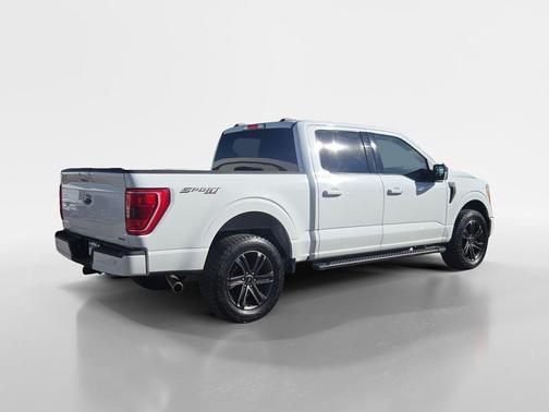 Oxford White 2022 Ford F-150 XLT