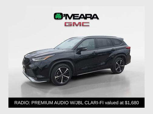 Midnight Black Metallic 2022 Toyota Highlander XSE