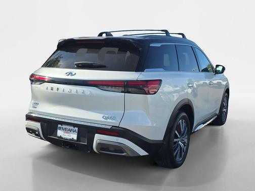 Majestic White/Black Obsidian 2023 INFINITI QX60 AUTOGRAPH