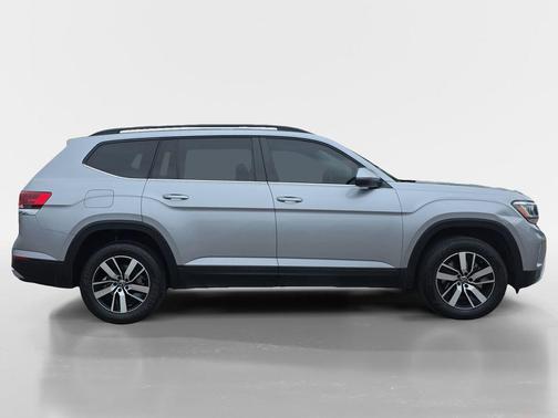 Platinum Gray Metallic 2022 Volkswagen Atlas 2.0T SE