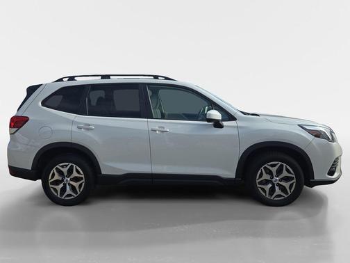 Crystal White Pearl 2024 Subaru Forester Premium