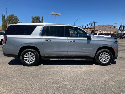 2023 Chevrolet Suburban LT