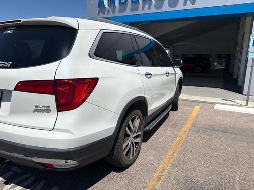 White 2017 Honda Pilot Elite