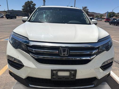 White 2017 Honda Pilot Elite